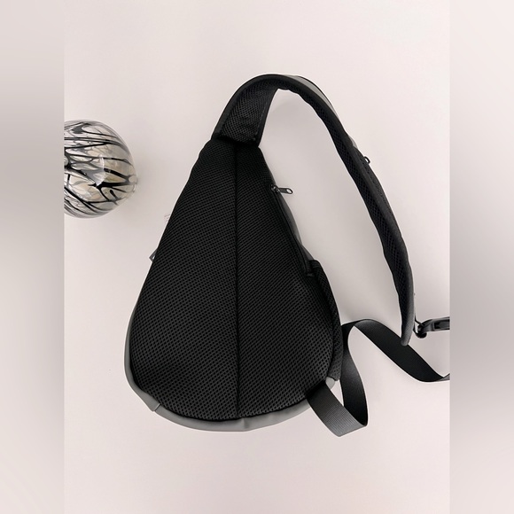 DUCHAMP GREY RUBBERIZED Cool Motorcycle Riders Travel Vacay Unisex SLING BAG NWT - Picture 8 of 14